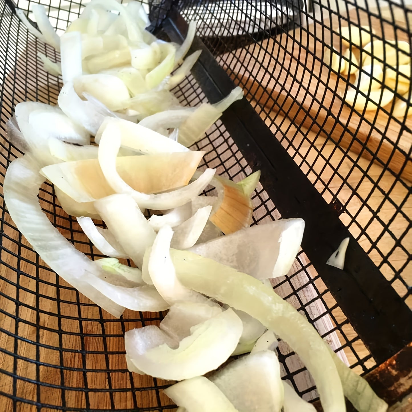 Conjunto de 3 peças (gaiola para grelha + garfo para grelha + gancho) em aço inoxidável, cesta portátil para churrasco ao ar livre, grelha redonda para fogueira, acessório multiuso para churrasqueira de acampamento