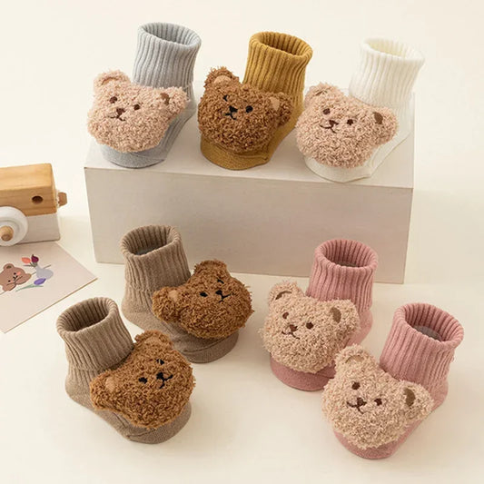 Meias de bebê fofas de urso de desenho animado para meninos e meninas, meias de inverno de algodão macio com sola antiderrapante para recém-nascidos, meias grossas e quentes para crianças